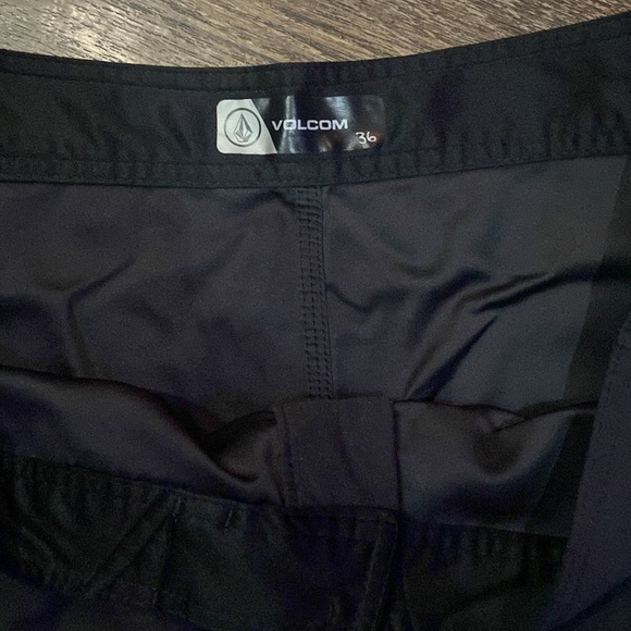 Men’s Black Volcom Board Shorts - Picture 4 of 6